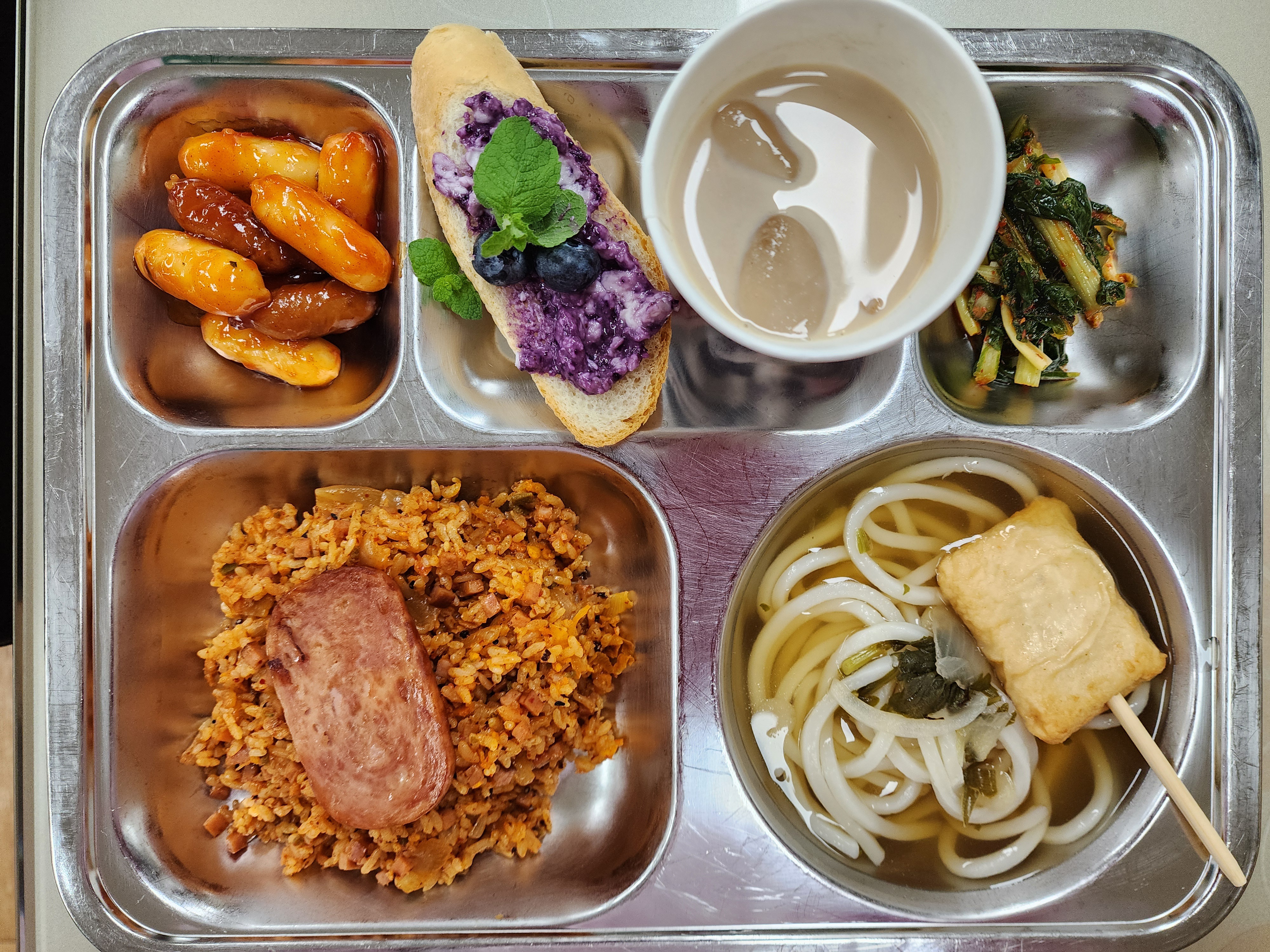 스팸김치밥버거1.2.5.6.9.10.12.18
자율흰쌀밥
어묵우동1.2.5.6.7.9.18
꼬치없는소떡소떡1.2.5.6.10.12
열무김치9
블루베리크림치즈바게트2.5.6.
미숫가루우유2